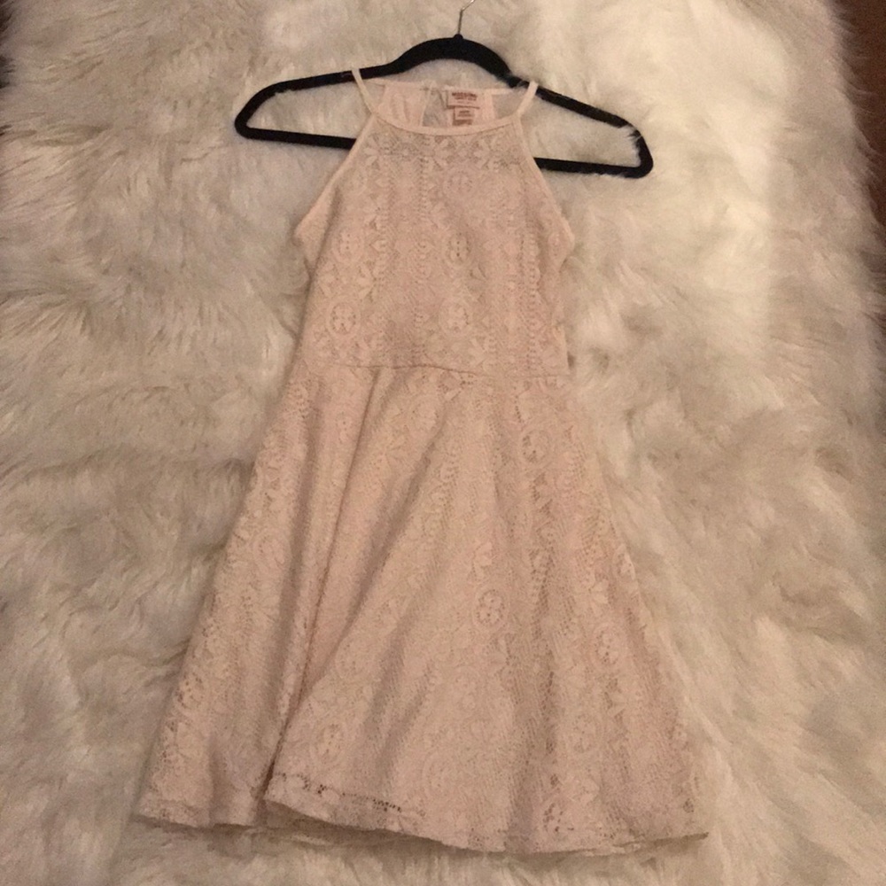 Cream lace above-the-knee dress